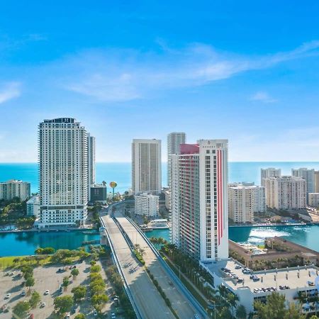 Balcony - Pool - Near Beach - Gym Hallandale Beach Εξωτερικό φωτογραφία