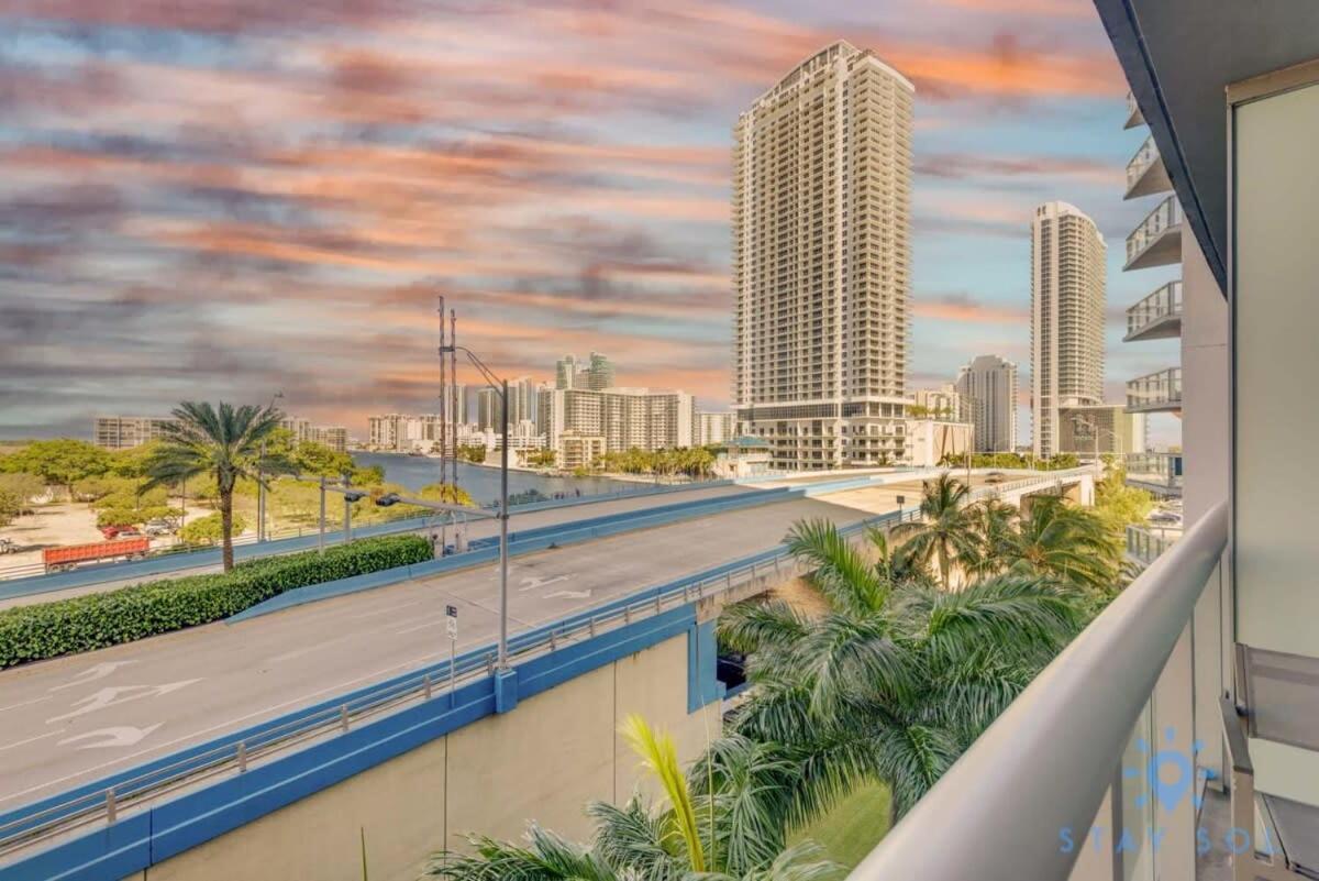 Balcony - Pool - Near Beach - Gym Hallandale Beach Εξωτερικό φωτογραφία