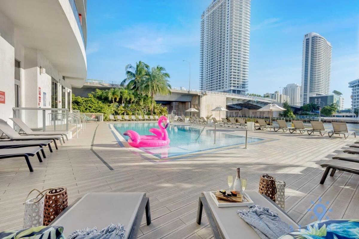 Balcony - Pool - Near Beach - Gym Hallandale Beach Εξωτερικό φωτογραφία