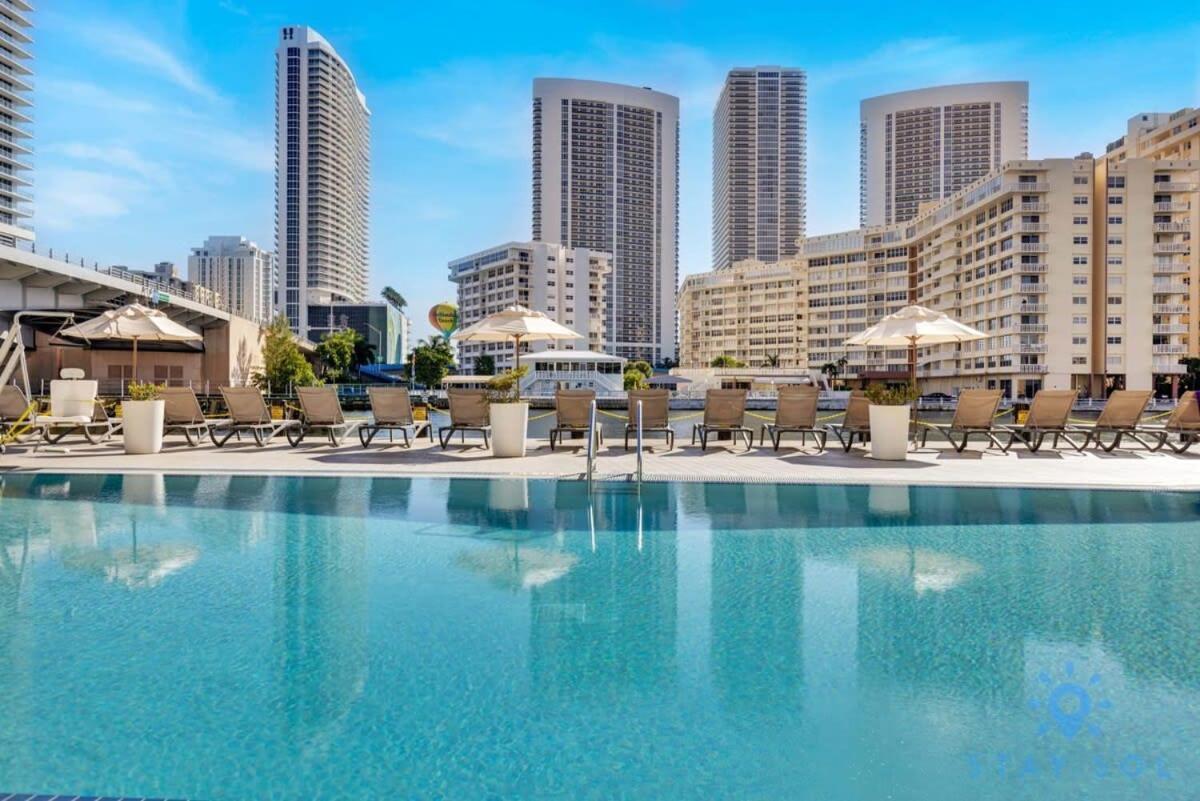 Balcony - Pool - Near Beach - Gym Hallandale Beach Εξωτερικό φωτογραφία