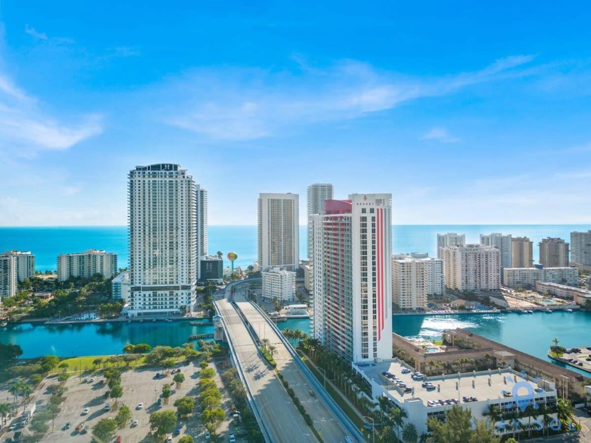 Balcony - Pool - Near Beach - Gym Hallandale Beach Εξωτερικό φωτογραφία