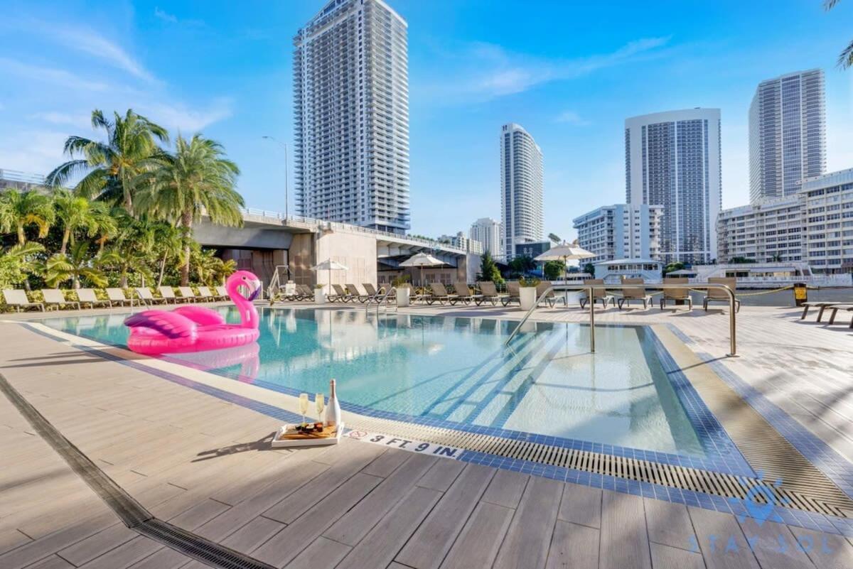 Balcony - Pool - Near Beach - Gym Hallandale Beach Εξωτερικό φωτογραφία
