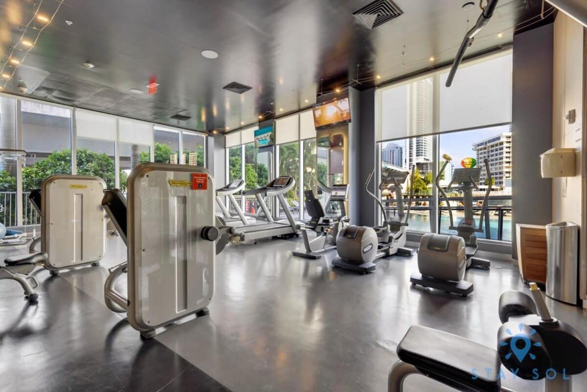 Balcony - Pool - Near Beach - Gym Hallandale Beach Εξωτερικό φωτογραφία