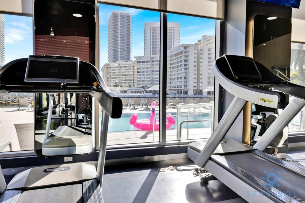 Balcony - Pool - Near Beach - Gym Hallandale Beach Εξωτερικό φωτογραφία