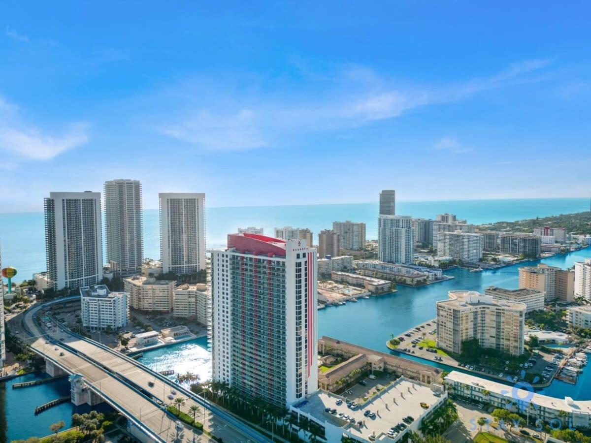Balcony - Pool - Near Beach - Gym Hallandale Beach Εξωτερικό φωτογραφία