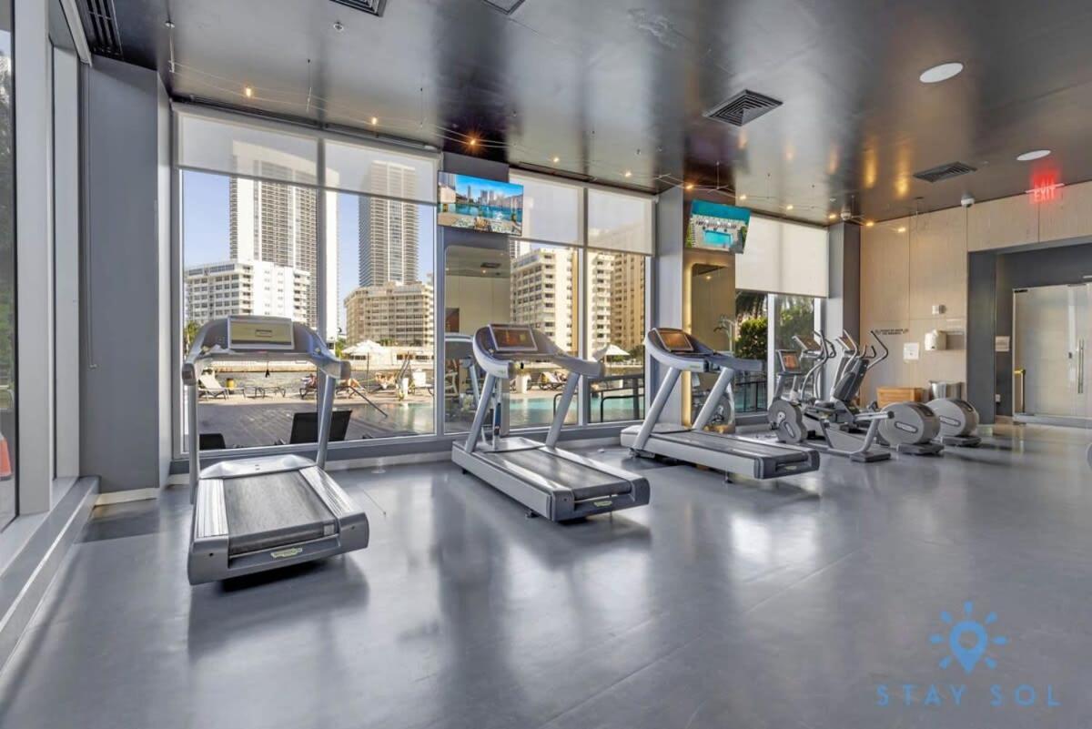 Balcony - Pool - Near Beach - Gym Hallandale Beach Εξωτερικό φωτογραφία