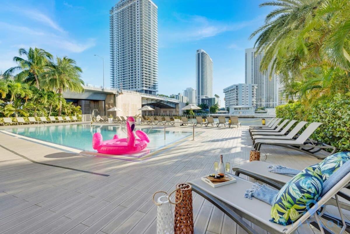 Balcony - Pool - Near Beach - Gym Hallandale Beach Εξωτερικό φωτογραφία