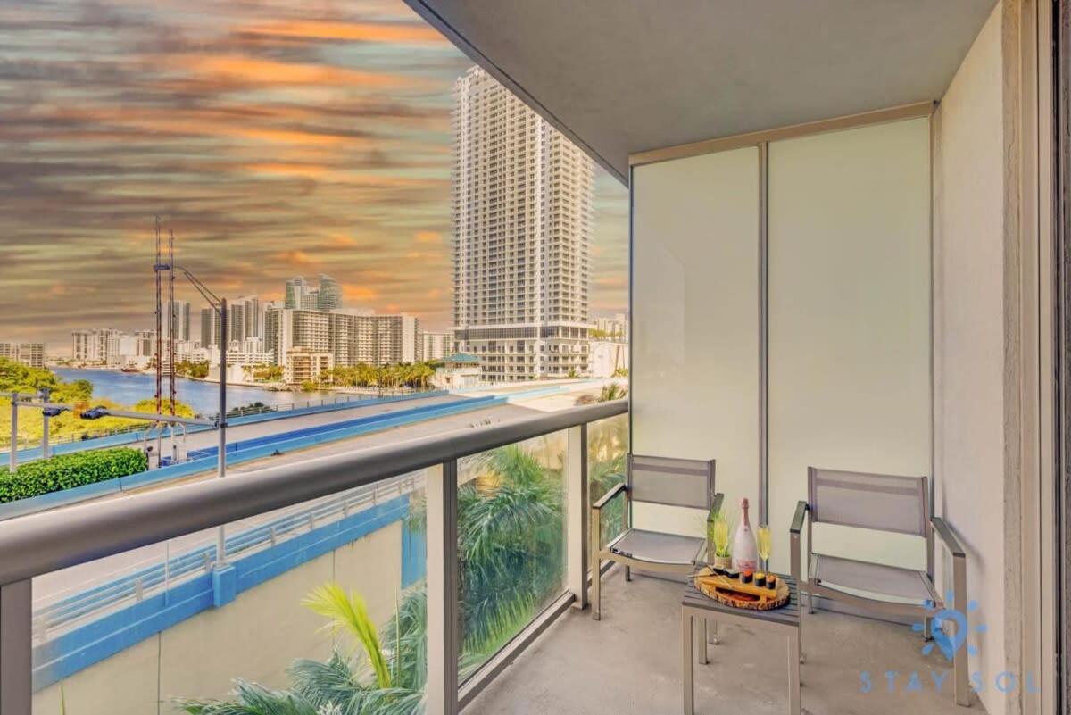 Balcony - Pool - Near Beach - Gym Hallandale Beach Εξωτερικό φωτογραφία