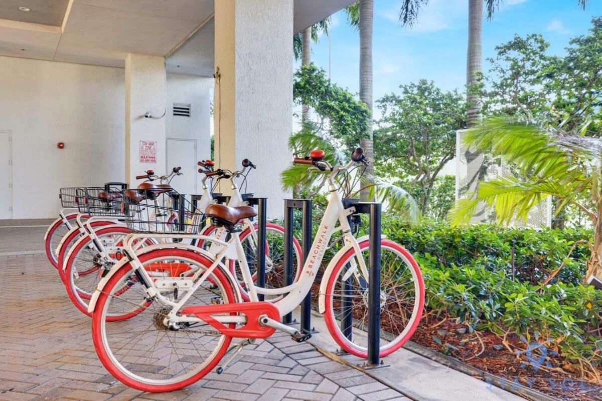 Balcony - Pool - Near Beach - Gym Hallandale Beach Εξωτερικό φωτογραφία