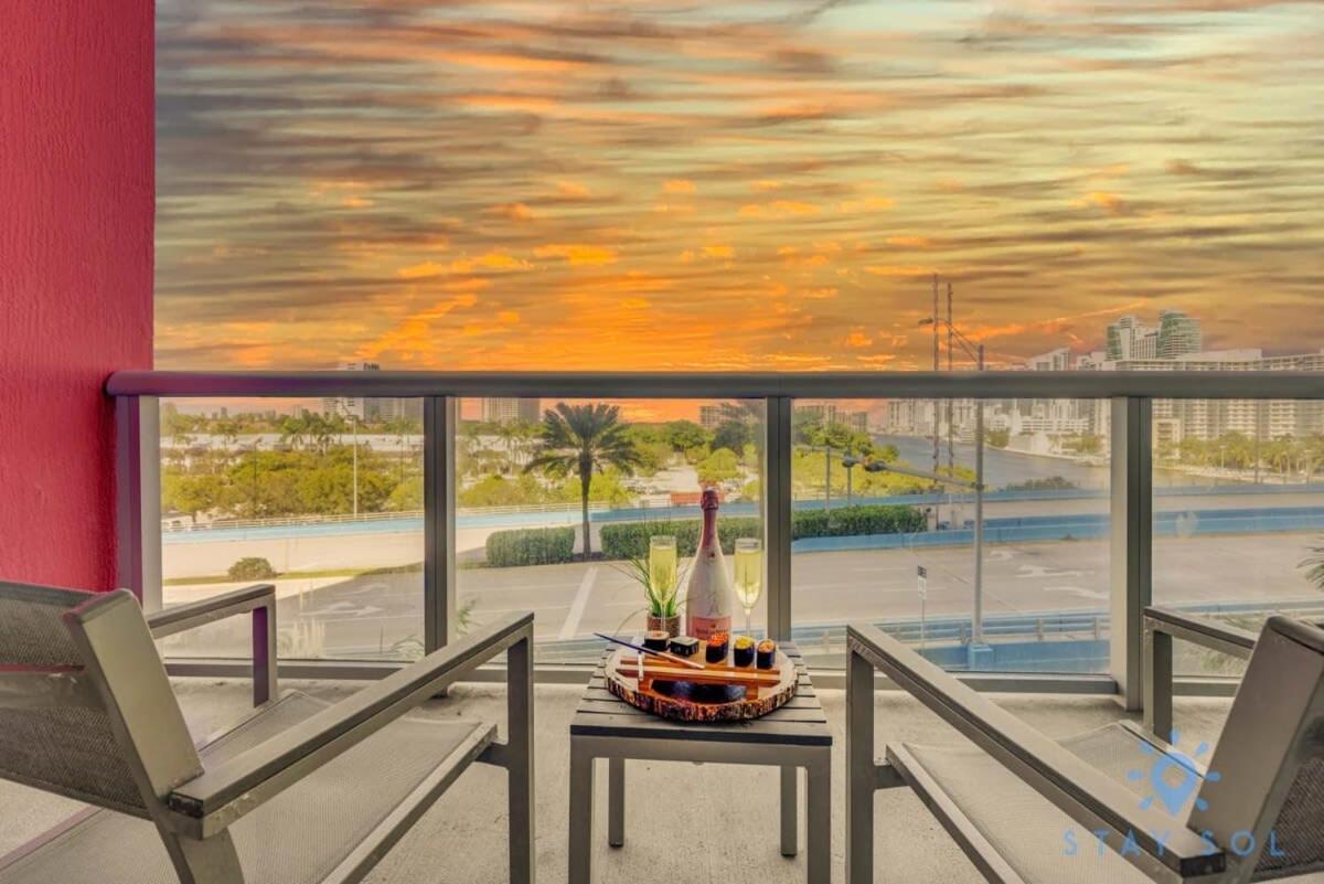 Balcony - Pool - Near Beach - Gym Hallandale Beach Εξωτερικό φωτογραφία